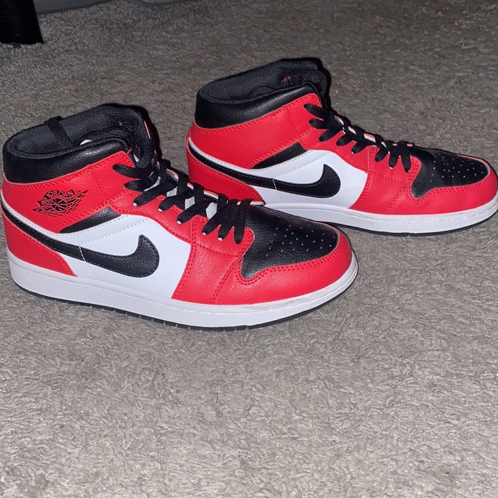 Air Jordan 1 Chicago Black Toe